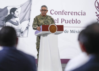Cuauhtémoc, Ciudad de México. 20 de mayo 2025. La presidenta constitucional de los Estados Unidos Mexicanos, la Doctora Claudia Sheinbaum Pardo en conferencia de prensa matutina en el salón de la Tesorería de Palacio Nacional. Acompañan a la presidenta: Alejandro Gertz Manero, Fiscal General de la República de México; Rosa Icela Rodríguez Velázquez, secretaria de Gobernación; Omar García Harfuch, secretario de Seguridad y Protección Ciudadana; Ricardo Trevilla Trejo, secretario de la Defensa Nacional; Raymundo Pedro Morales, secretario de Marina; Hernán Cortés Hernández, comandante de la Guardia Nacional y Marcela Figueroa Franco, secretaria ejecutiva del Sistema Nacional de Seguridad Pública (SESNSP). Foto: Hazel CárdenasPresidencia