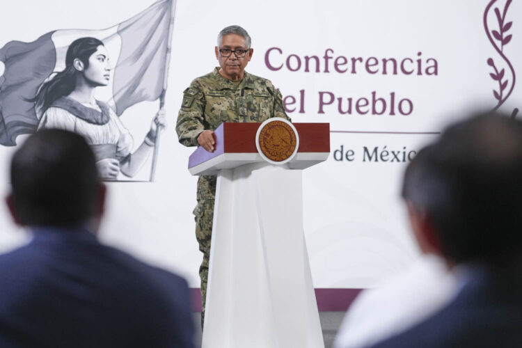 Cuauhtémoc, Ciudad de México. 20 de mayo 2025. La presidenta constitucional de los Estados Unidos Mexicanos, la Doctora Claudia Sheinbaum Pardo en conferencia de prensa matutina en el salón de la Tesorería de Palacio Nacional. Acompañan a la presidenta: Alejandro Gertz Manero, Fiscal General de la República de México; Rosa Icela Rodríguez Velázquez, secretaria de Gobernación; Omar García Harfuch, secretario de Seguridad y Protección Ciudadana; Ricardo Trevilla Trejo, secretario de la Defensa Nacional; Raymundo Pedro Morales, secretario de Marina; Hernán Cortés Hernández, comandante de la Guardia Nacional y Marcela Figueroa Franco, secretaria ejecutiva del Sistema Nacional de Seguridad Pública (SESNSP). Foto: Hazel CárdenasPresidencia