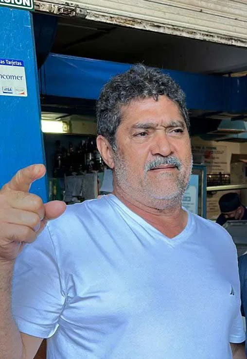 Francisco Chávez, propietario del restaurante de mariscos “El Cejas”.